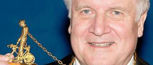 Horst Seehofer, mit dem Karl-Valentin-Orden.