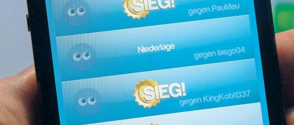 Macht Spaß, bringt Ärger. Mit dem Quizduell kann jeder jedem zeigen, was er weiß und der andere nicht. Funktioniert aber auch andersherum. Foto: imago