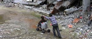 Zerstörte Kindheit: Ein Bild aus der völlig zerbombten Stadt Homs vom 2. Februar.