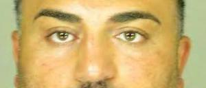 Das am Sonntag von der Polizei herausgegebene Foto zeigt das Opfer einer Schießerei. Gegen 2.50 Uhr hatte der 35-Jährige Selim Özel auf einem Parkplatz eines Lebensmittelladens in Neukölln den Motor seines Autos angelassen, als er von einem Unbekannten mit mehreren Schüssen tödlich verletzt wurde. Die Polizei sucht nun nach Zeugen, die das Opfer kannten.