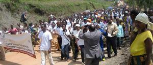 Marsch für Bürgerbeteiligung. Im Anschluss können die Bürger ihre Anliegen vortragen, die auf üblichem Wege nicht lösbar waren.
