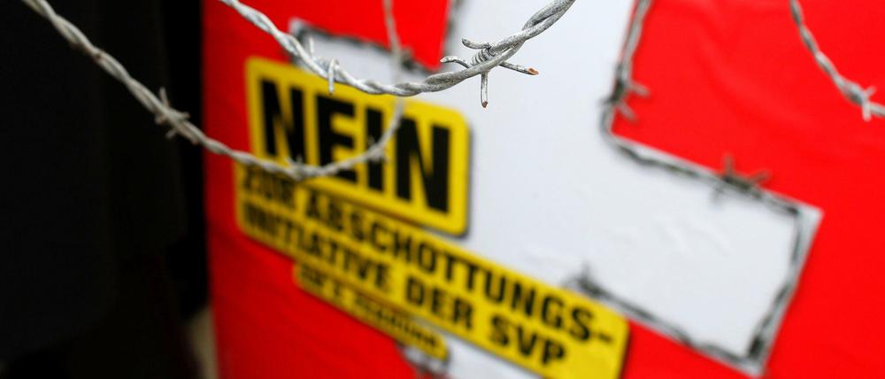 Trotz Plakate wie dieser sprach sich die Mehrheit der Schweizer für die SVP aus. 