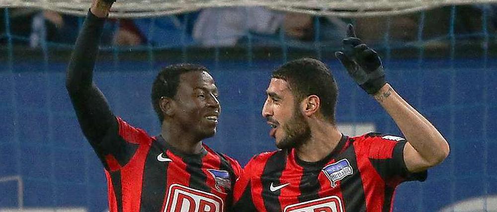 Erfolgsdoppel. Tolga Cigerci (rechts) belebte Herthas Spiel mit Pässen, Adrian Ramos erzielte Tore.
