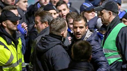 Mann mit Mut. Rafael van der Vaart stellte sich nach der Niederlage gegen Hertha den wütenden HSV-Fans.