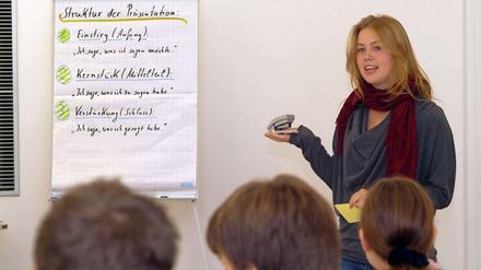 Eine Seminar-Teilnehmerin während der Präsentation.