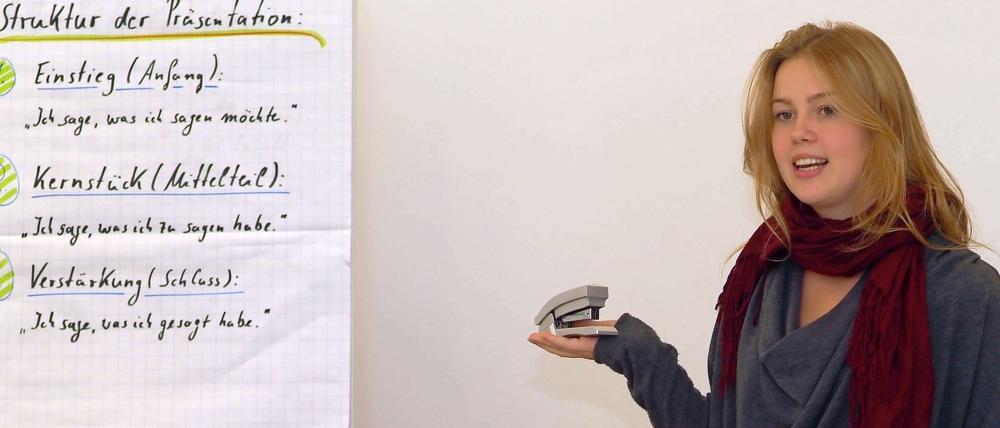 Eine Seminar-Teilnehmerin während der Präsentation.