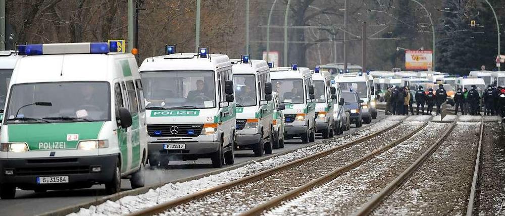 Schon beim Dresden-Spiel im letzten Jahr zeigte die Polizei große Präsenz rund um das Stadion am Rande der Wuhlheide. 