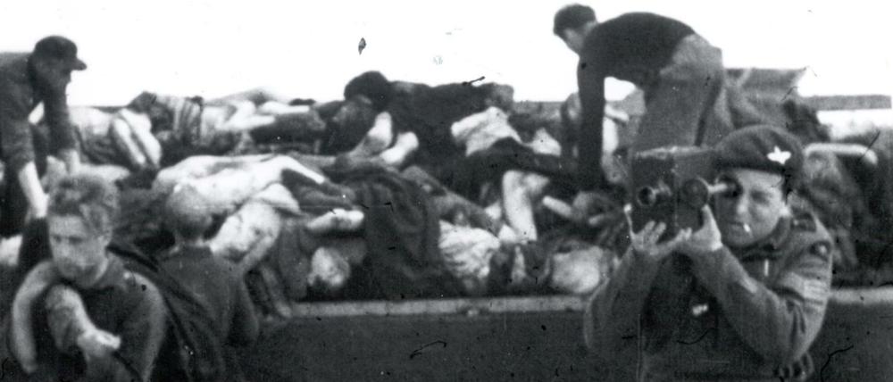 Alliierte Soldaten in Bergen-Belsen: Das Grauen festhalten