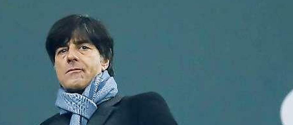 Allein mit seinen Gedanken. Bundestrainer Joachim Löw hat Kopfschmerzen.