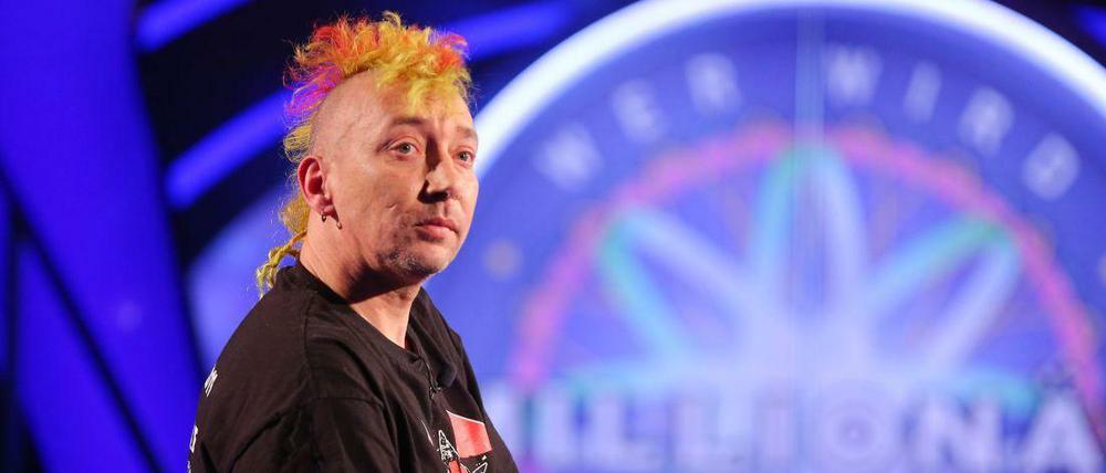 Robert Korn, Punk und Sänger der "No Exit"-Band, gewinnt bei Jauch 64.000 Euro. So viel Geld hatte er nach eigener Aussage noch nie. 