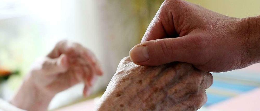 Erwachsene Kinder müssen nach einem BGH-Urteil auch dann Unterhalt für ihre Eltern zahlen, wenn diese den Kontakt schon vor langer Zeit abgebrochen haben.