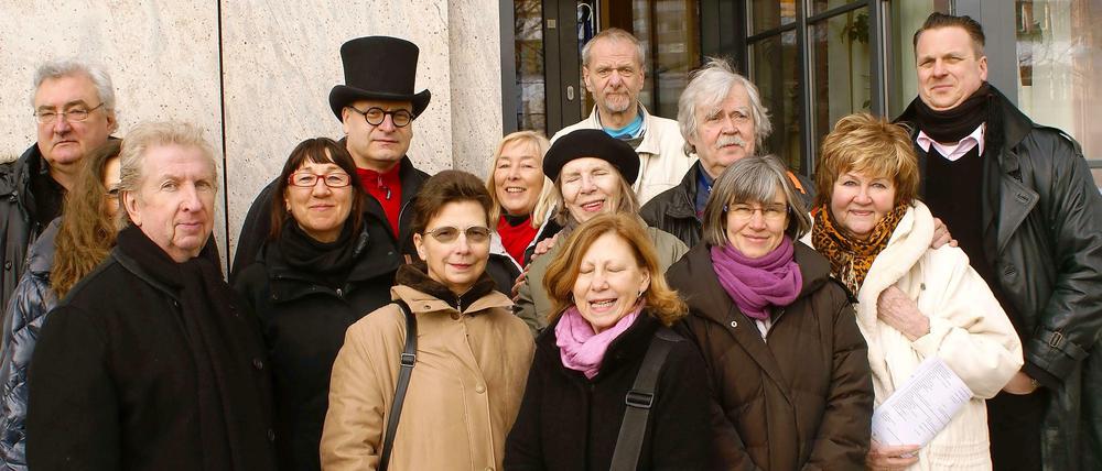 Einige Mitglieder der ehrenamtlichen Redaktion "Stadtteilzeitung Schöneberg" im Jahr 2012. 