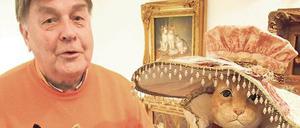 Teddykater im Arm. Helmut Glantz mit zwei seiner Lieblingskatzen.