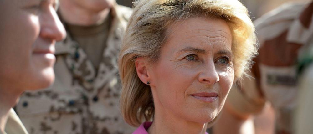 Weil die Presse früher über ihre Pläne bescheid wusste die die Parteikollegen, zog Ursula von der Leyen Unmut auf sich.