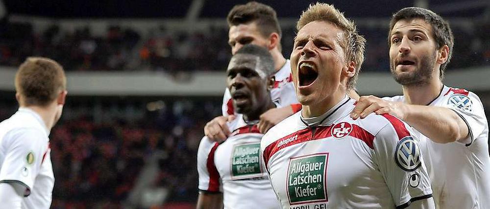 Kaiserslauterns Ruben Jenssen (2. vr) jubelt nach seinem Tor zum 0:1. 