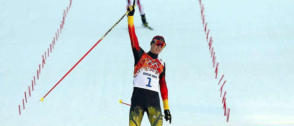 Alles klar. Eric Frenzel läuft den Olympiasieg locker nach Hause.