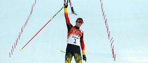 Alles klar. Eric Frenzel läuft den Olympiasieg locker nach Hause.