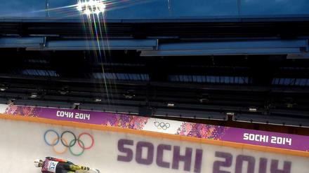 Scheinwerfer aus? Rodeln wird alle vier Jahre wichtig – wenn es um olympische Medaillen geht. Außerhalb des deutschen Sprachraums interessiert die Randsportart aber kaum jemanden.