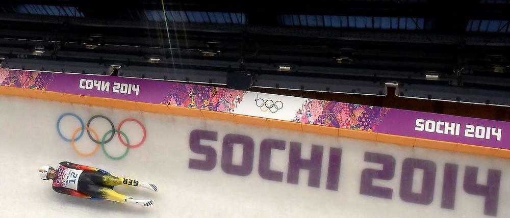 Scheinwerfer aus? Rodeln wird alle vier Jahre wichtig – wenn es um olympische Medaillen geht. Außerhalb des deutschen Sprachraums interessiert die Randsportart aber kaum jemanden. 