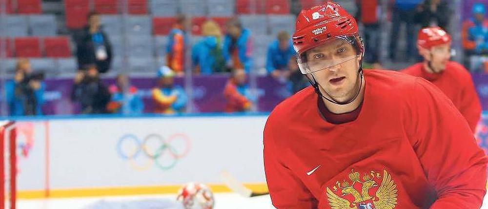 Russland hofft auf seine Tore. Alexander Owetschkin schießt in der National Hockey League für die Washington Capitals Treffer wie am Fließband. Bei Olympia soll er die russische Mannschaft zum Olympiasieg führen – und damit eine ganze Nation glücklich machen. 