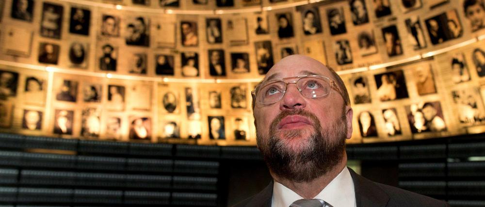 Martin Schulz in Yad Vashem. Bevor der Politiker die rechten Parteien in der Knesset verärgerte, besuchte er die Gedenkstätte für die von Deutschen ermordeten Juden.