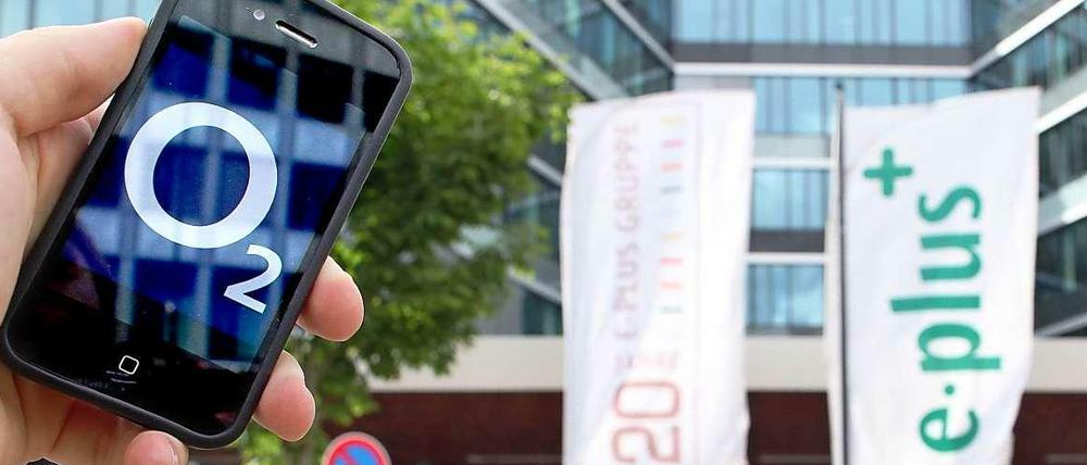 Die neue Mobilfunkmacht: Zusammen werden O2 und E-Plus mehr Handy-Kunden haben als die Telekom oder Vodafone.