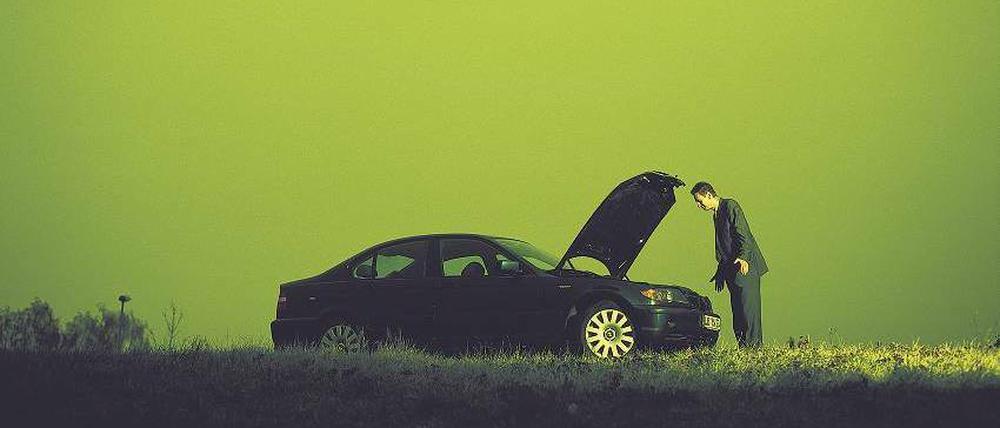 Wer mit dem Auto liegen bleibt, ist auf Pannenhelfer angewiesen. Viele Autofahrer sind deshalb Mitglied in einem Automobilklub.