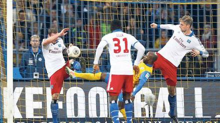 In Braunschweig gab sich der Hamburger SV bisweilen der Lächerlichkeit preis.