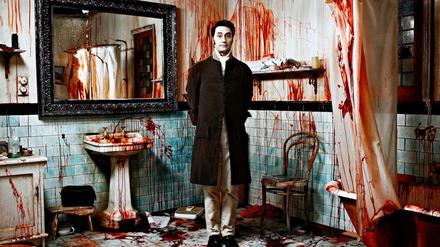Eines Tages, oh Baby, werden wir alt sein: Der Vampir Viago (Taika Waititi) hat auch mit 379 Jahren noch keine Lust auf Putzen.