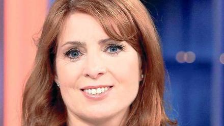 Jogi Löw wartet schon. Monika Lierhaus wird Fußballprominenz interviewen. Foto: dpa