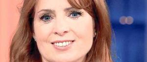 Jogi Löw wartet schon. Monika Lierhaus wird Fußballprominenz interviewen. Foto: dpa