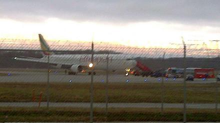 Die Maschine der Ethiopian Airlines auf dem Rollfeld des Genfer Flughafens.