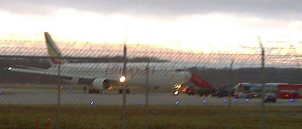 Die Maschine der Ethiopian Airlines auf dem Rollfeld des Genfer Flughafens.