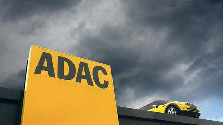Zu Lande, zu Wasser und in der Luft. Der ADAC bietet eine unüberschaubare Fülle von Dienstleistungen und Produkten an. Bei genauerem Hinschauen entpuppt sich mancher Vorteil für Mitglieder als gewöhnliches Angebot.