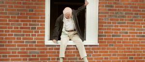 Der Schauspieler Robert Gustafsson als Allan Karlsson in "Der Hundertjährige, der aus dem Fenster stieg und verschwand".
