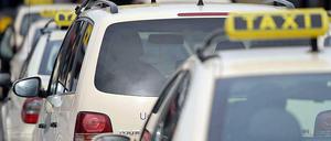 Nur geprüfte Taxifahrer dürfen auf die Straße. Viele Fahrgäste merken davon wenig.