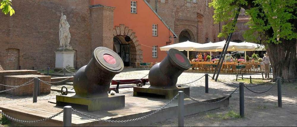 Spandau ist eine Festung. Entsprechendes Gerät, gesichtet im Innenhof der Zitadelle.