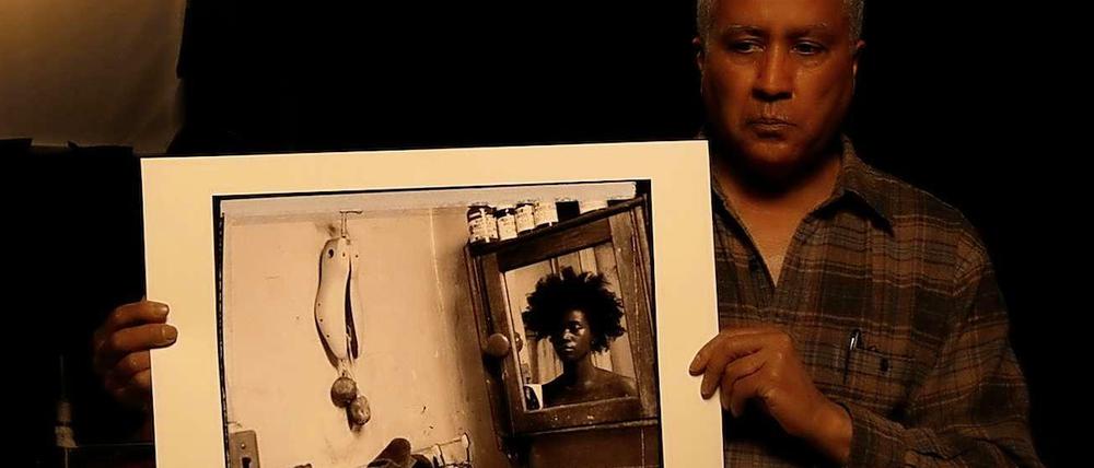 Szene aus "Through a Lens Darkly": Wer fotografiert, dessen Blick nimmt Maß