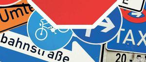 Im Schilderwald. Wer die Regeln kennt, behält die leichter Übersicht.