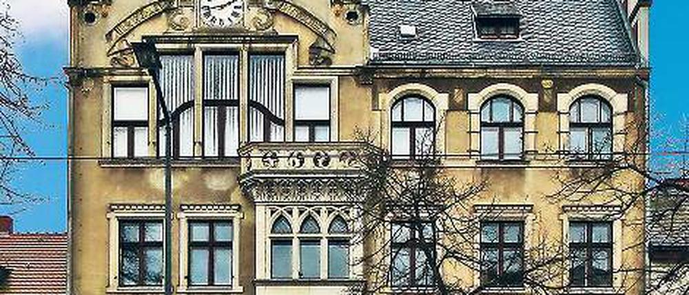 Zuletzt machte hier die Polizei Station. Das 1897/99 errichtete Rathausgebäude wurde im spätgotischen bzw. Renaissancestil gebaut.