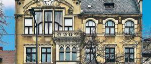 Zuletzt machte hier die Polizei Station. Das 1897/99 errichtete Rathausgebäude wurde im spätgotischen bzw. Renaissancestil gebaut.