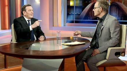 "Klare Worte" fand Altkanzler Gerhard Schröder nicht nur am Donnerstagabend bei Reinhold Beckmann, genau diese Worte bilden auch den Titel seines neuen Buches, das er mit dem Journalisten Georg Meck gemacht hat. Ein Interviewbuch.