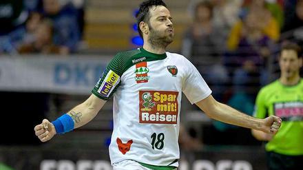 Durch die Verletzungsmisere der Füchse noch stärker gefordert: Routinier Iker Romero.