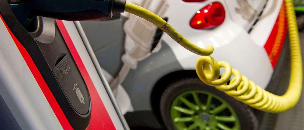 Angeschlossen. In Berlin sollen schon 2015 rund 100.000 E-Fahrzeuge unterwegs sein.
