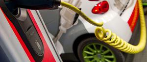 Angeschlossen. In Berlin sollen schon 2015 rund 100.000 E-Fahrzeuge unterwegs sein.