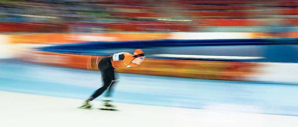 Orange Revolution. Es wirkt, als würden sie mit Ventilatoren laufen. Dreimal ging der komplette Medaillensatz bei den olympischen Wettbewerben bisher an die Holländer. 