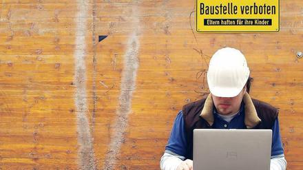 Am Arbeitsplatz. Wer früher auf einer Baustelle arbeitete, brauchte keine Computerkenntnisse. Heute sind sie in den meisten Berufen notwendig. Der Computerführerschein ist besonders interessant für Umschüler und Arbeitssuchende, die bislang im Arbeitsalltag weder Maus noch Keyboard gebraucht haben. 