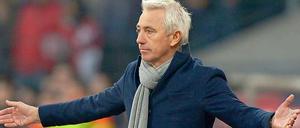 Das war's für Bert van Marwijk in Hamburg. Nach acht Pflichtspielniederlagen in Folge und dem Absturz auf Rang 17 folgte am Samstag nach dem 2:4 in Braunschweig die Entlassung.
