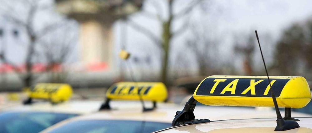 Nur fliegen ist teurer. Wobei: Für 300 Euro kommt man schon ganz schön weit. 