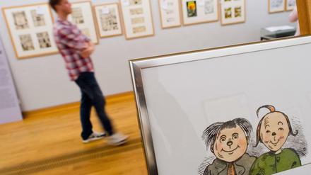 Mit diesen beiden fing alles an: Max und Moritz in einem Rahmen in der Ausstellung in Hannover.